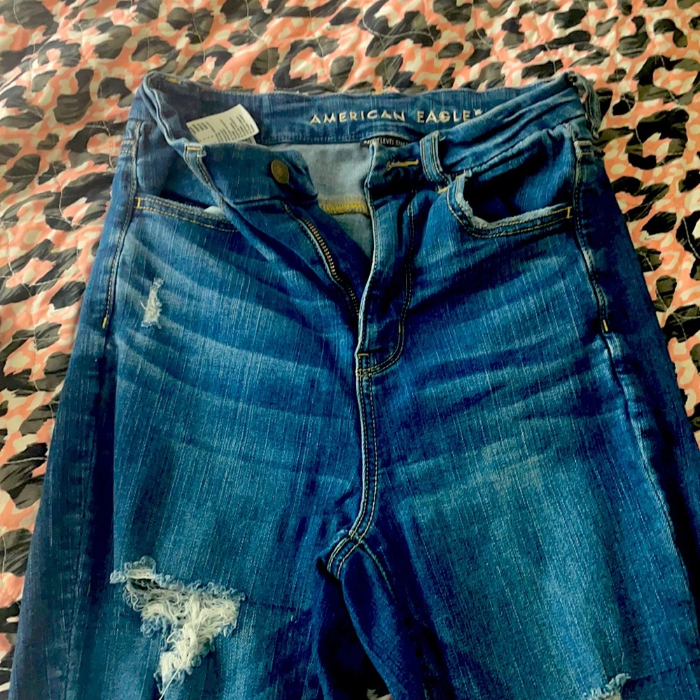 AMERICAN EAGLE SUPER STRETCHY DARK WASH JEANS SIZE 4/ MINIMAL RIPS super fitted